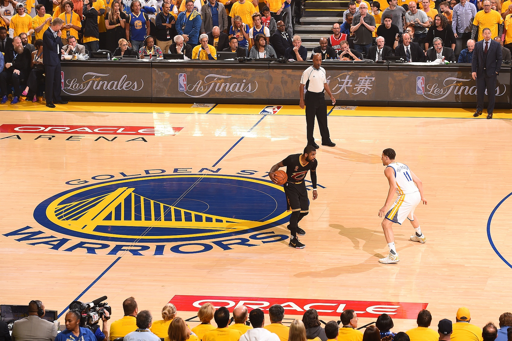 弗莱：库里防欧文是既定陷阱，后者进攻如画家作画