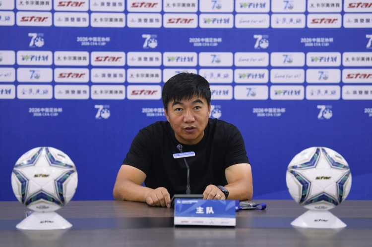 刘俊威：两队开放对攻，上半场均获两次得分机会但实力差距致败
