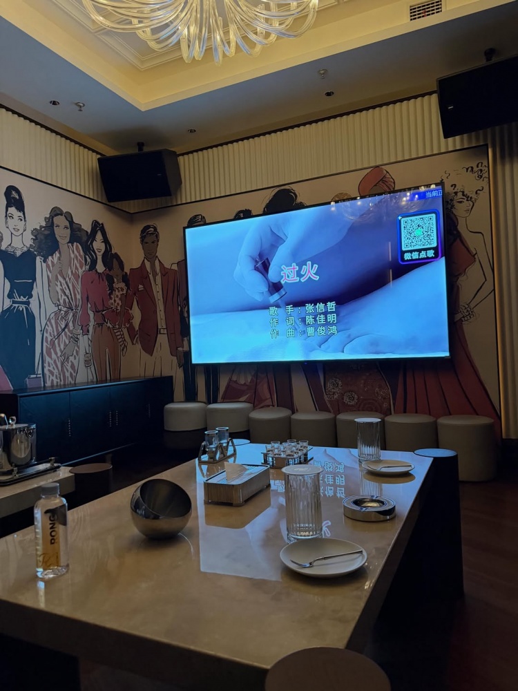 独行侠前锋PJ·华盛顿携妻游杭州，休赛期中国行第二站