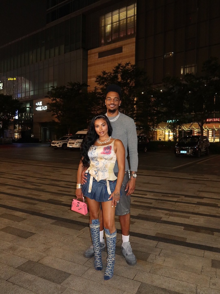 独行侠前锋PJ·华盛顿携妻游杭州，休赛期中国行第二站