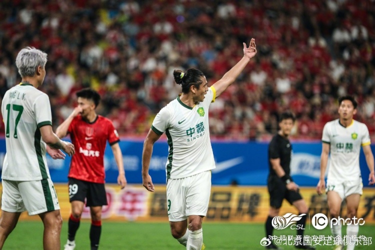 张玉宁梅开二度62球平队史纪录 国安2-2客平蓉城遭补时绝平 张玉宁梅开二度62球平队史纪录 国安2-2客平蓉城遭补时绝平