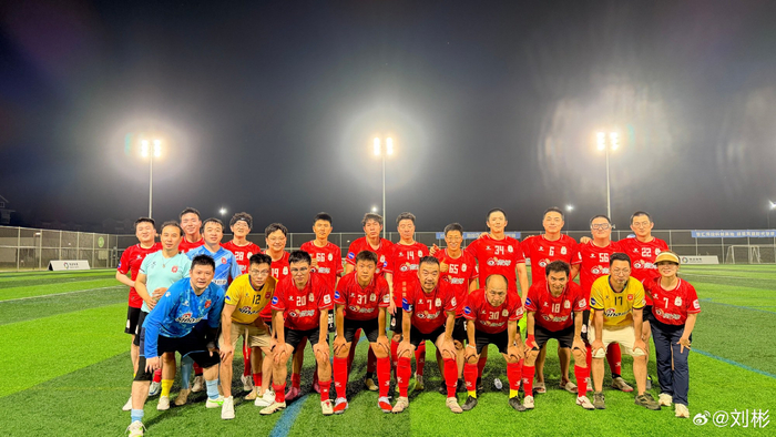 新浪1-2贝壳止步八强：徐嵩破门难救主，陈池单刀中柱成转折