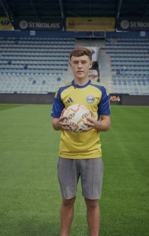 利物浦U21中场皮林转会米哈洛夫采，签约三年