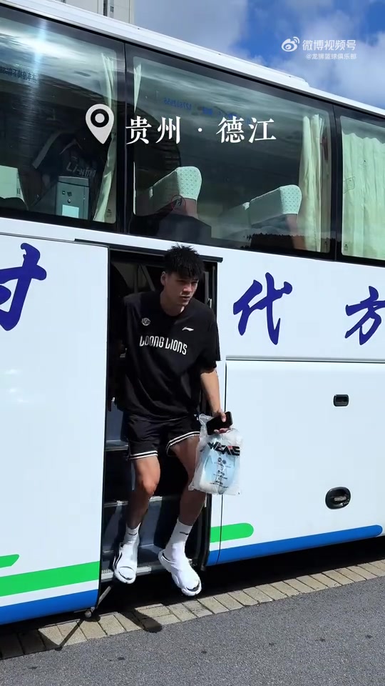 广州龙狮德江体育馆踩场完毕 今晚比赛进入临战状态