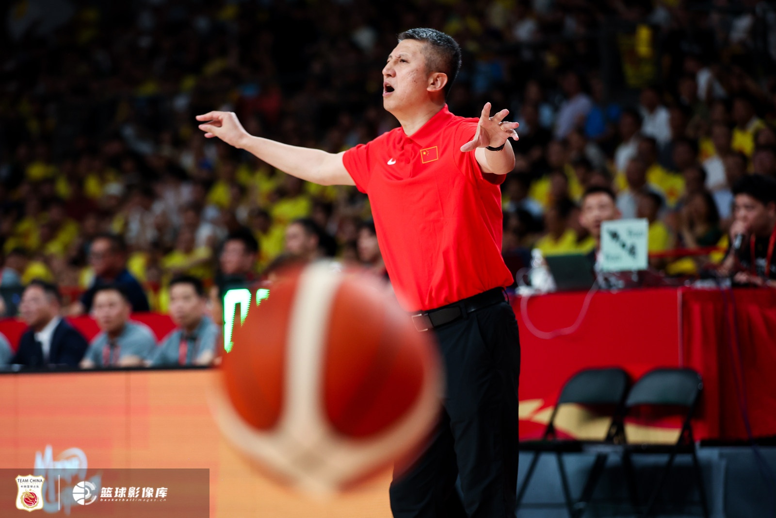 首节篮板7-15遭全面压制 中国男篮19-20落后新西兰
