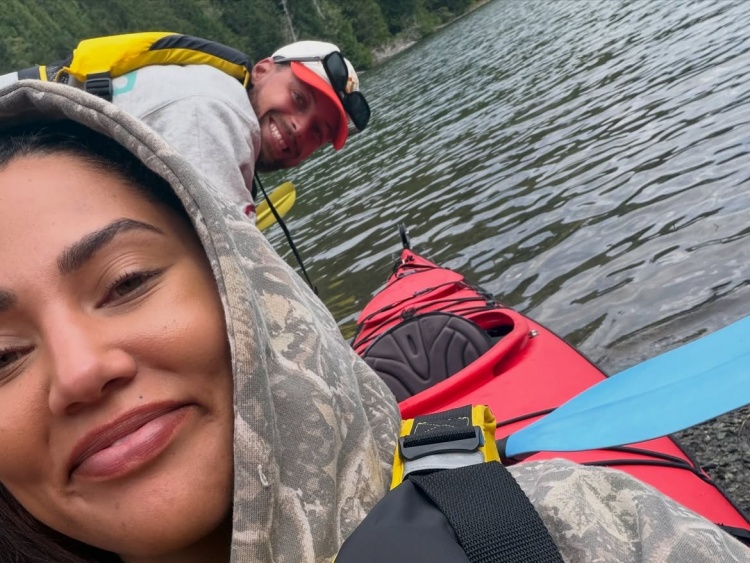 享受假期！库里夫妇加拿大旅游 划船钓鱼好不惬意🚣‍♂️🎣